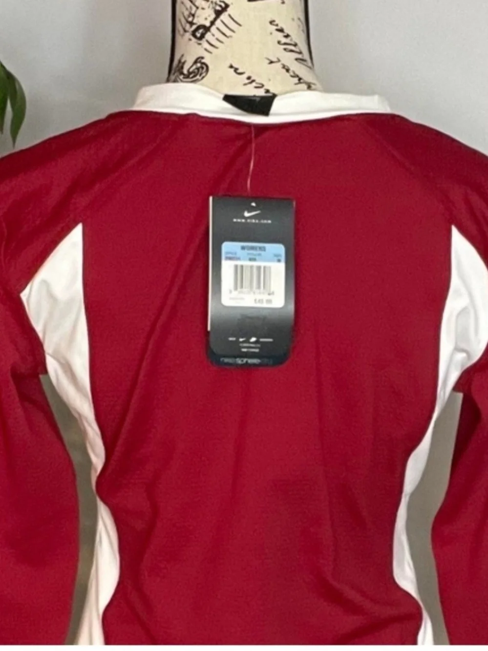 Nike Women's Red and White V-Neck 3/4 Sleeve Athletic Top